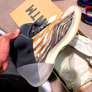 I’m currently selling these QNTM Yeezys and need them off my hands ASAP.